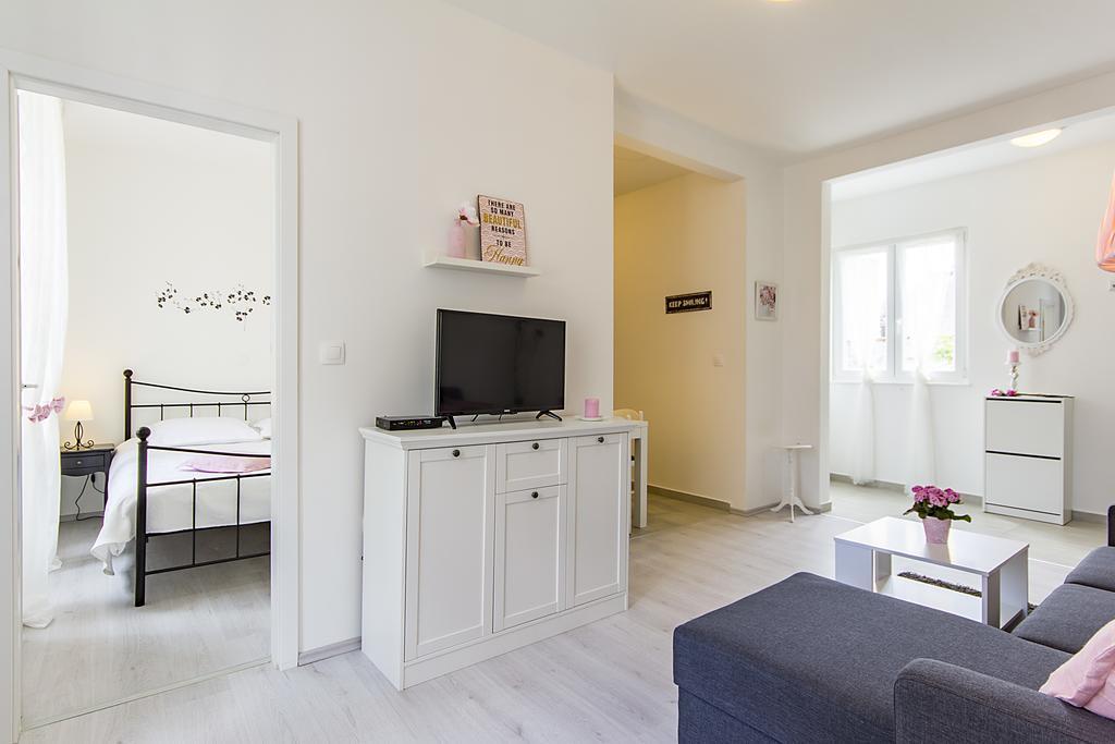 Center Apartment Tina Pula Exterior foto